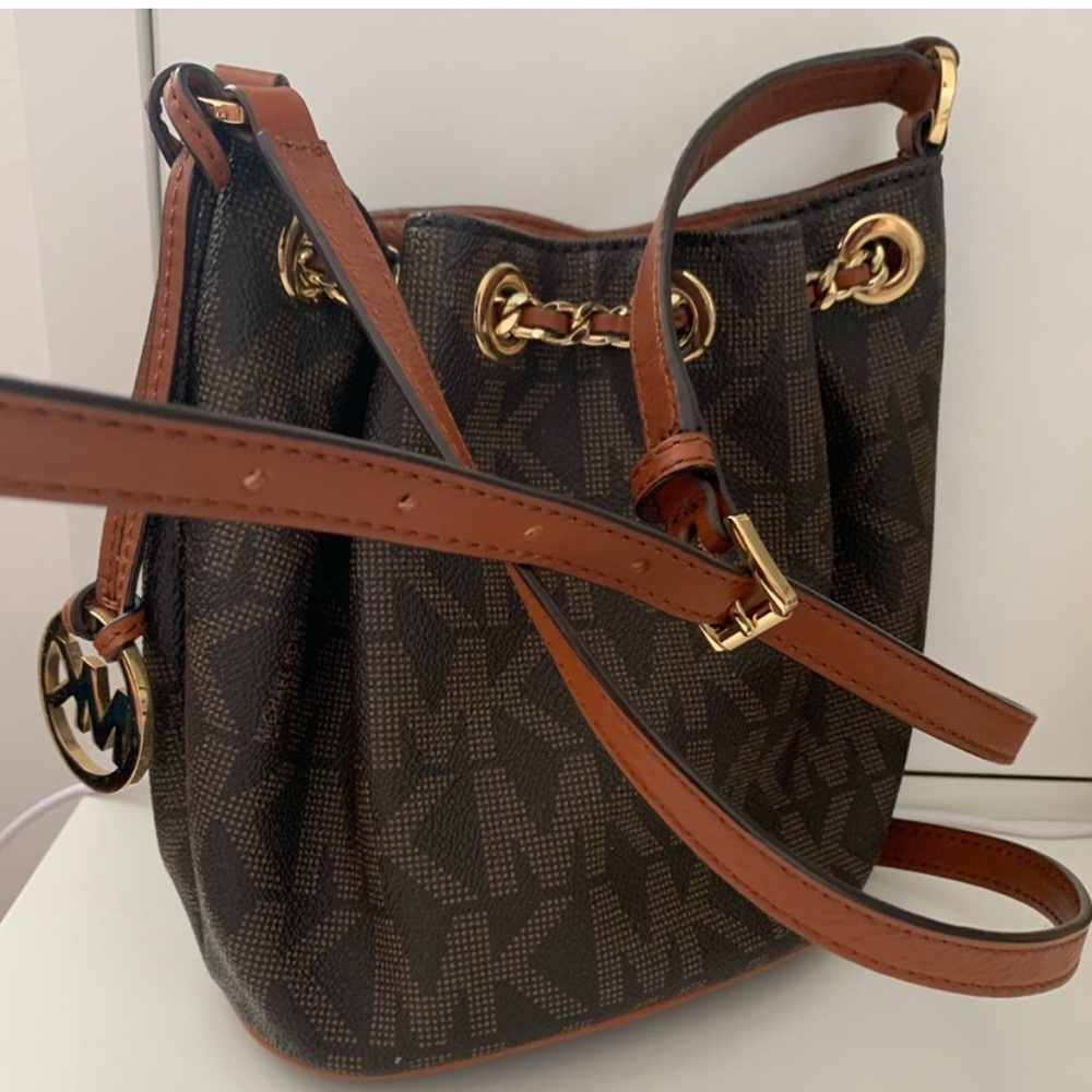 Michael kors cross body